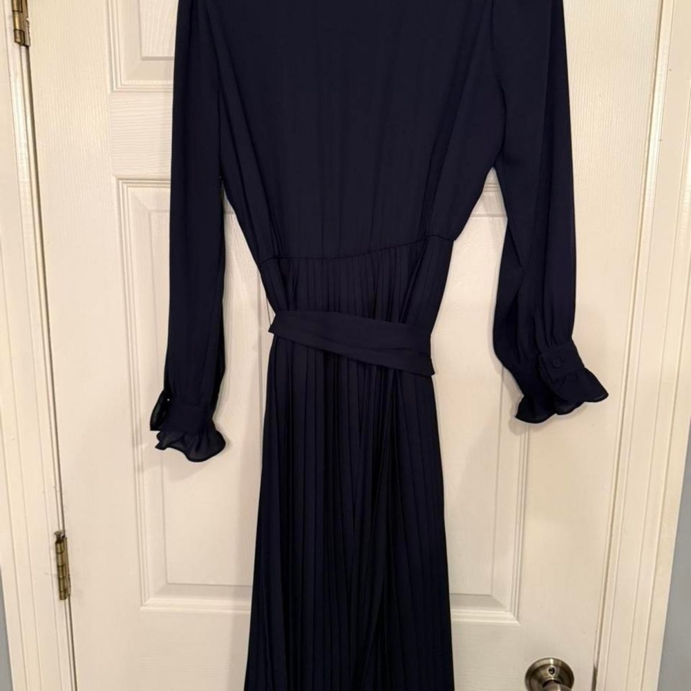 J.Crew navy pleated dress w/ tie waist, bell sleeves. Missing 1 belt loop. Sz 4 - Picture 8 of 8